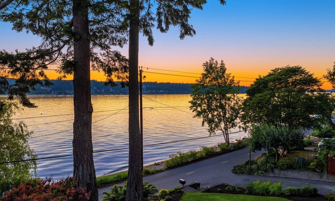 Bainbridge Island Cabaña | Waterfront Tranquility on Crystal Springs