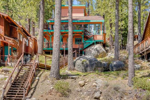 Truckee Casa | Waterfront Truckee Cabin on Donner Lake!
