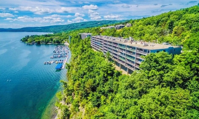 Canandaigua Condominio | Waterfront two story condo