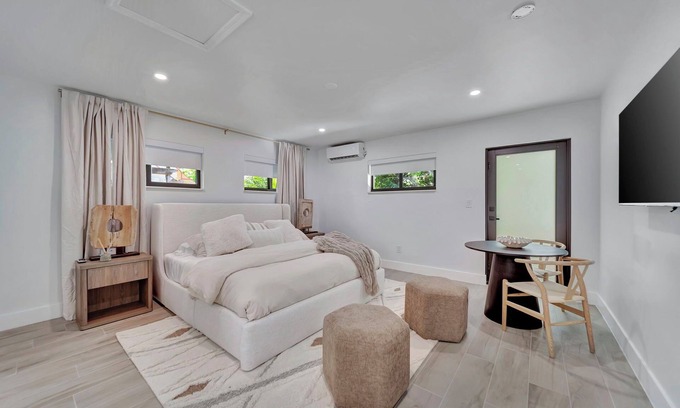 Coral Ridge Apartamento | Waterfront Unit #5 20 Min Walk to Beach, Shops and Restaurants