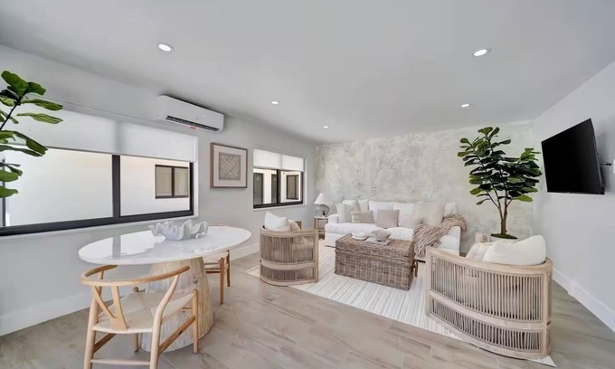 Coral Ridge Apartamento | Waterfront Unit #2 20 Min Walk to Beach, Shops and Restaurants