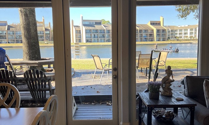 Walden on Lake Conroe Casa | Waterfront updated 3 Bedroom Townhome on Quiet Cove, sleeps 10 fully furnished.