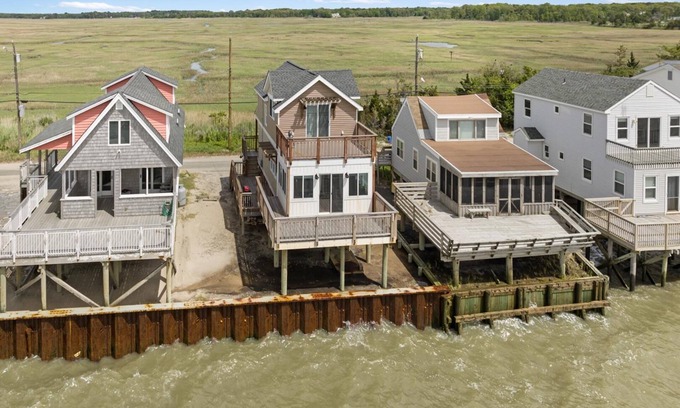 Cape May Casa | WATERFRONT 2 bedroom 1.5 bath Pet Friendly Cottage sleeps 6