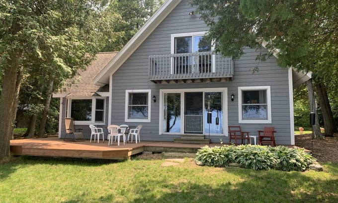 Gills Rock Casa | Waterfront vacation home on Garrett Bay with private dock (summer season)
