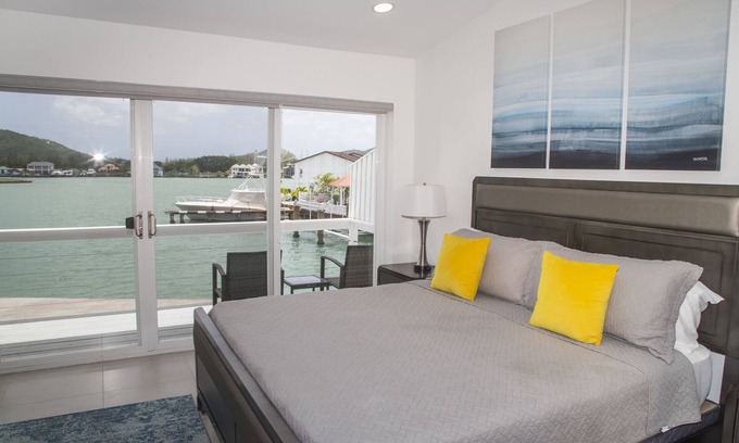 Jolly Harbour Chalet De Esquí | Waterfront Villa 232D South Finger, Jolly Harbour