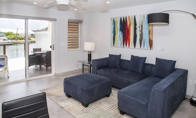 Jolly Harbour Chalet De Esquí | Waterfront Villa 246C, Jolly Harbour