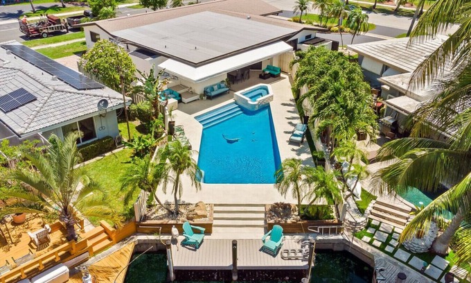 Garden Isles Apartamento | Private waterfront escape! Spacious 5BR, 4 BA Intracoastal property