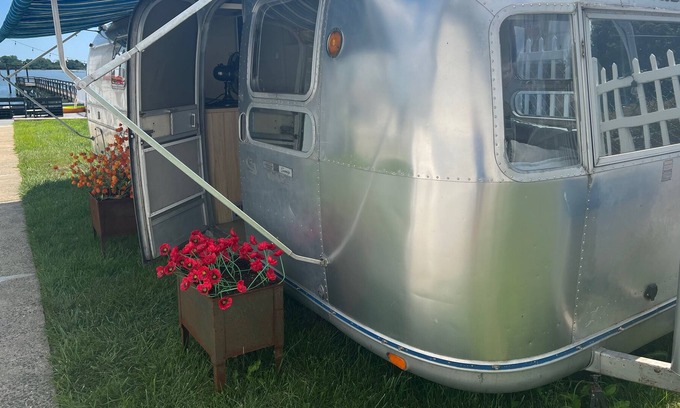 Usmma Casa | Waterfront Vintage Airstream on City Island in the Bronx - 25 mins to midtownNYC