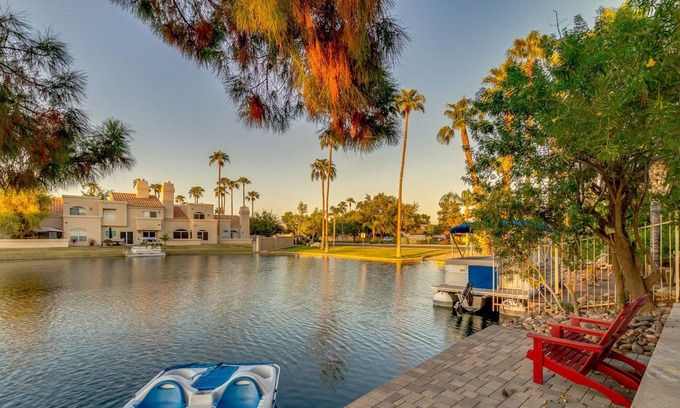 Lake Mirage Casa | Frente al país de las maravillas en Gilbert. Piscina climatizada y un bote de remos también!