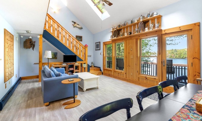 Lyman Casa | Waterfront w/ Kayak's, SUP's and Ping Pong Table!