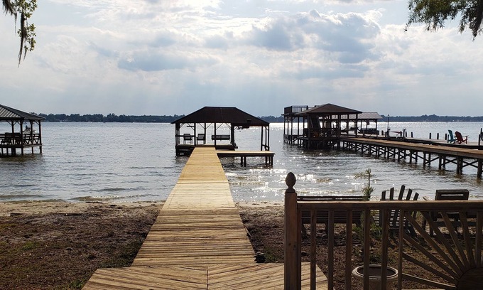 Elizabethtown Cabaña | Waterfront White Lake Cottage
