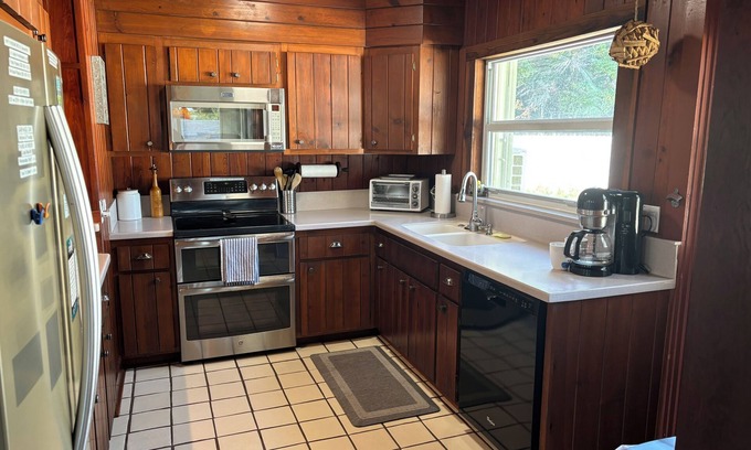 Palm City Cabaña | Waterfront! Wide Views! Large Dock & Lift! 3/2 Cottage on Saint Lucie River