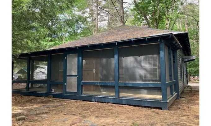 Lake Luzerne Cabina | Waterfront Willow Cabin near Lake George, Saratoga
