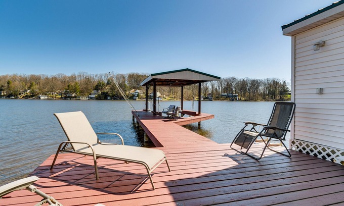 Wolcott Cabaña | Waterfront Wolcott Vacation Rental w/ Deck & Views