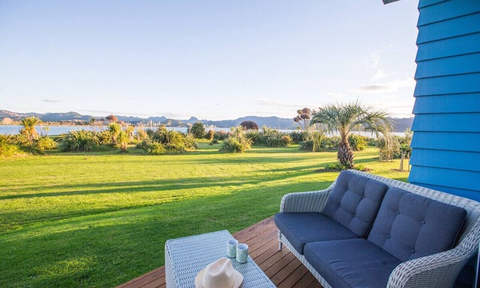Matarangi Cabaña | Waterfront Wonder - Matarangi Holiday Home