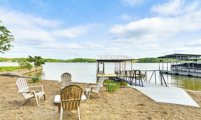 Linn Creek Casa | Waterfront Yard, Dock + Game Room: Linn Creek Home