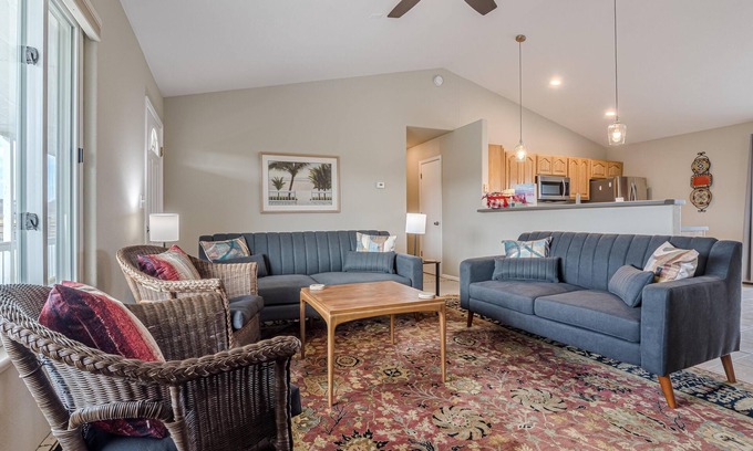 Loma Casa | Watering Hole: Dog Friendly Countryside Living