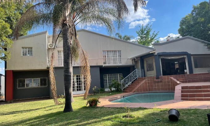 Pretoria Casa | Waterkloof Ridge, Pretoria. Mini mansion