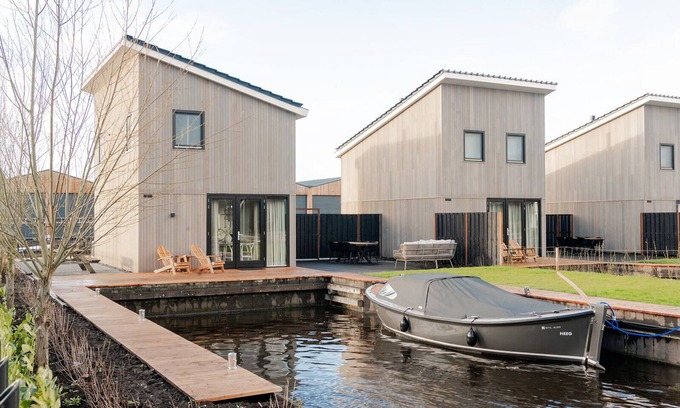 Heeg Casa | Waterlodge in Heeg - Relax, sail and enjoy!, Waterlodge in Heeg - Relax, sail and enjoy!