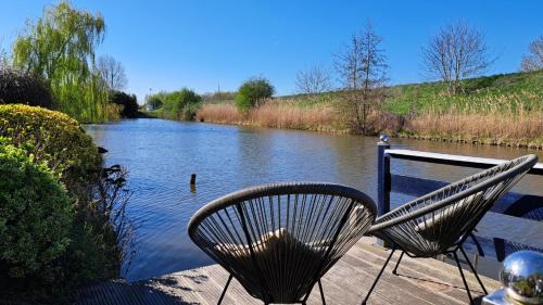 Ooltgensplaat Chalet De Esquí | Waterlodge met waterfiets op monumentaal fort
