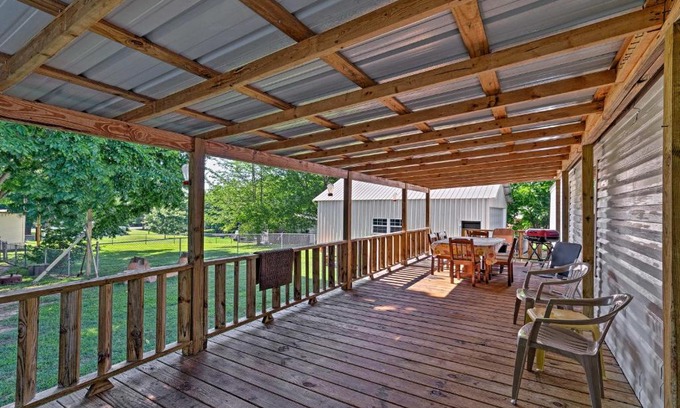 Waterloo Casa | Waterloo Home with Fire Pit - half Mi to Boat Ramp!