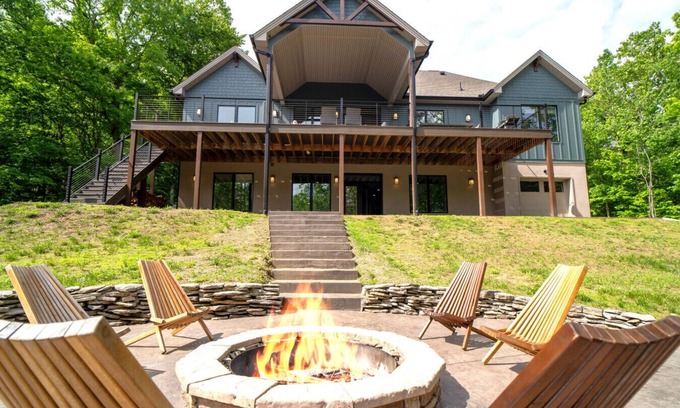New Tazewell Casa | Watermark Lake House