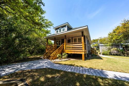 Waves Casa | Watermen's Hideout - Waterfront 2-Bed, 1-Bath Cottage with HOT TUB & Private Dog Run!