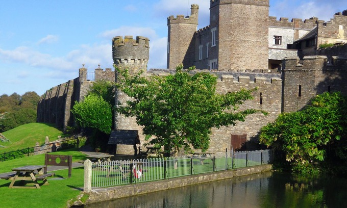 Watermouth Cabaña | WATERMOUTH CASTLE, HARBOUR APARTMENT, pet friendly in Ilfracombe