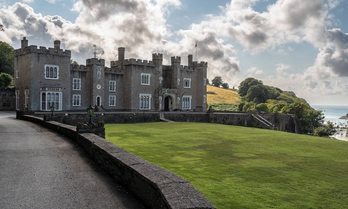 Watermouth Cabaña | WATERMOUTH CASTLE, SOUTH COURT APARTMENT, pet friendly in Ilfracombe