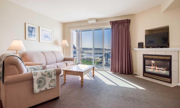 Lincoln City Casa | Waters Edge 302