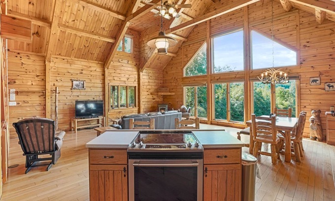 Creola Casa | Cabaña aislada y pintoresca en el CORAZÓN de Hocking Hills en 15 ac. w estanque abastecido!