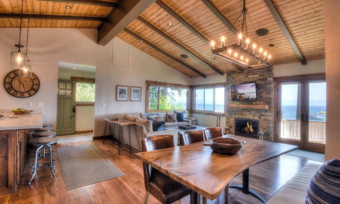 Tahoma Casa | Waters Edge Jewel w/ Lake Views | HOA Access!