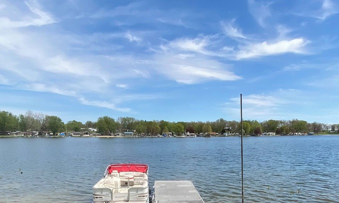 Shipshewana Casa | Water’s Edge Retreat, Charming 2-bedroom Lake House, marvelous Shipshewana