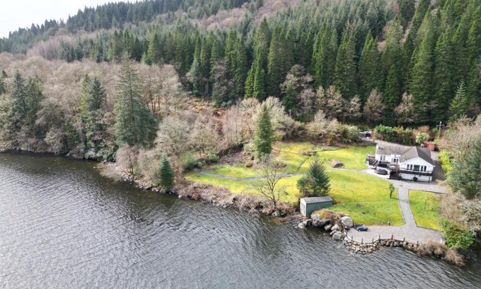 Arrochar Casa | WATERSIDE 3 BED COTTAGE, HOT TUB, SAUNA, PVT BEACH