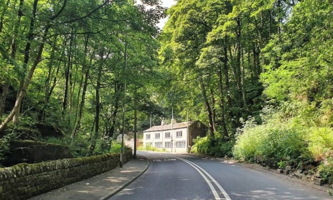 Todmorden Casa | Waterside Cottage!