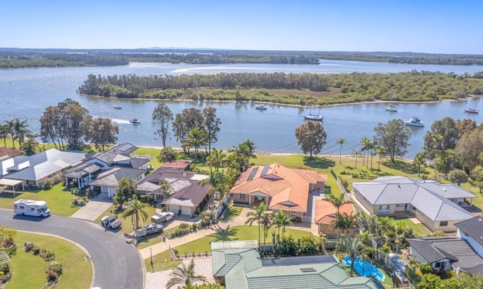 Yamba Casa | Waterside Escape - Your perfect holiday retreat in the beautiful town of Yamba.