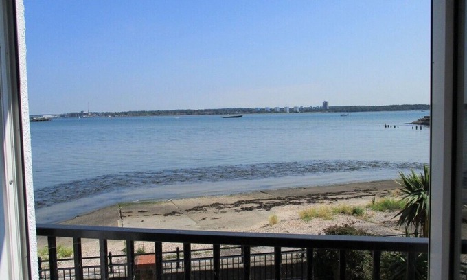 New Forest District Casa | Waterside House with Sea views in Hythe