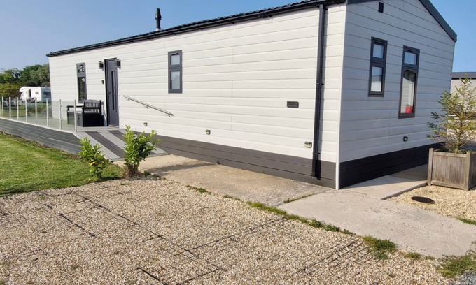 Sandilands Cabina | Waterside Lodge - Dog Friendly, Sutton on Sea