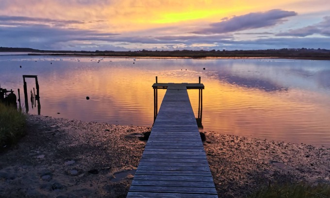 Christchurch Cabaña | 'Waterside' - overlooking Mudeford Harbour - *** No Booking Fees ***