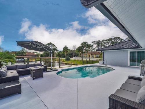 Palm Harbor Casa | Waterside Paradise with Pool in Palm Coast
