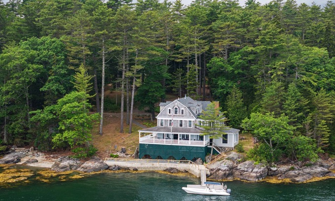 Blue Hill Casa | Waterside Parker Point Gem with Signature Dining Room & Wrap Around Porch