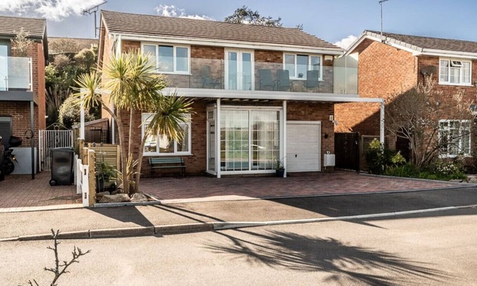 Ebford Casa | Waterside retreat with estuary views and balcony
