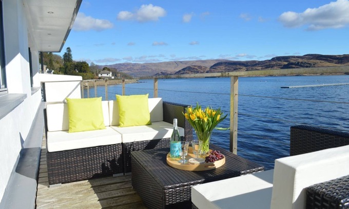 Tighnabruaich Casa | Waterside Villa, ubicación frente a la costa con balcón de 22 m, 5 baños, capacidad para 8