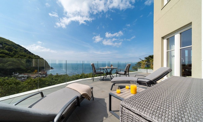 Lynmouth Apartamento | Watersmeet View, a luxury 2 bedroom, seaside holiday apartment in Lynmouth sleeping 4