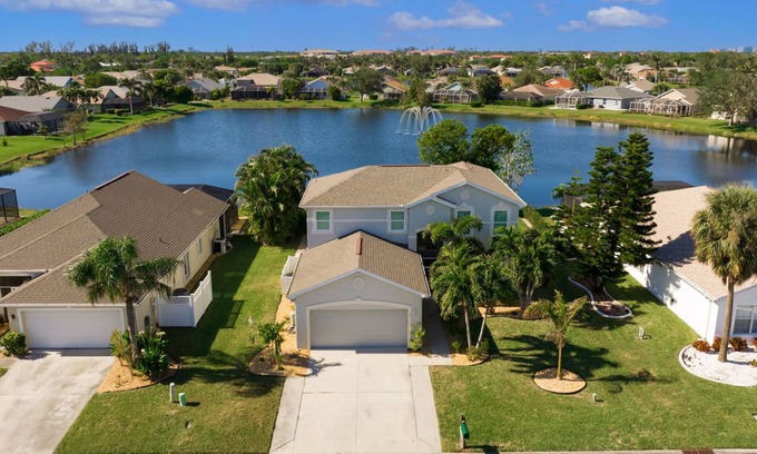 Beachwalk Isles Casa | Waterview! 5 Bedrooms! 10 minutes to Fort Myers Beach!