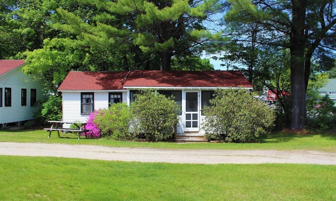 North Sebago Cabaña | Waterview Cottage-Private Beach-Pets Welcome - Round Table Lodge, Sebago, Maine
