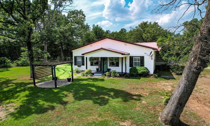 Mount Vernon Cabaña | Waterview Ranch Getaway Cottage Cabin