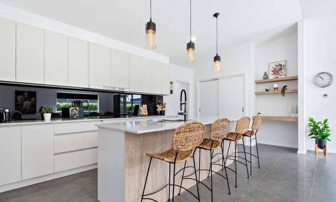 Butlers Falls Casa | Waterway Retreat | Serene Living, Entertains 8