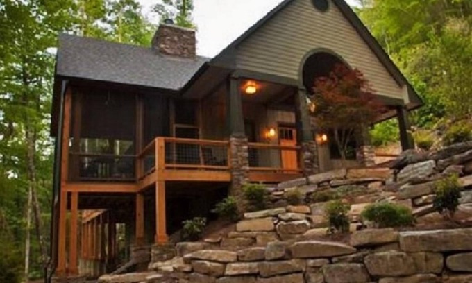 Bryson City Cabina | Creekside Luxury-Sparkling Hot Tub-2 Chimeneas-Lake Access-NOC 10 min. Wifi