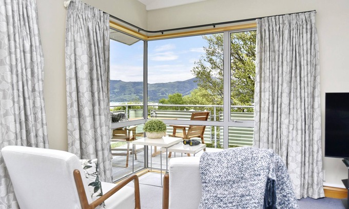 Akaroa Casa | Watson St - Peaceful Akaroa Retreat